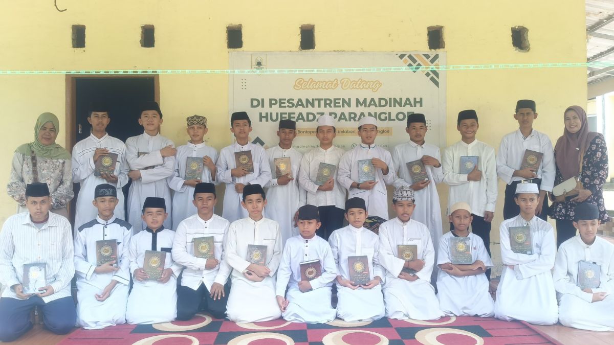 Santri Pesantren Madinah Huffadz Parangloe